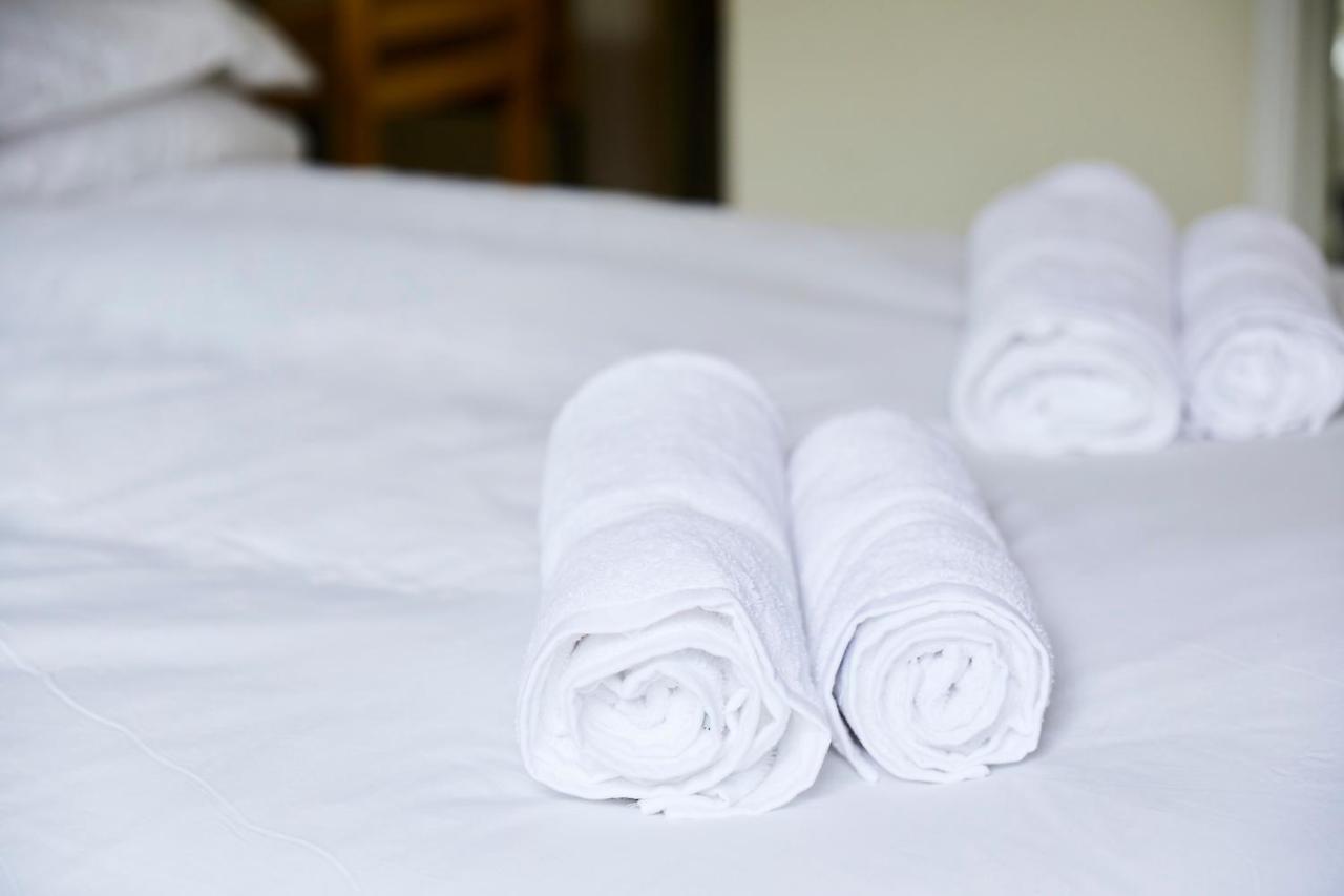 The Lord Grenfell Bed & Breakfast Maidenhead Exterior photo Clean towels on a bed
