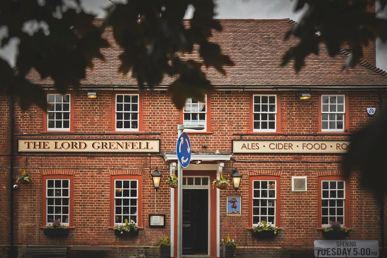 The Lord Grenfell Bed & Breakfast Maidenhead Exterior photo The Lord Grenville