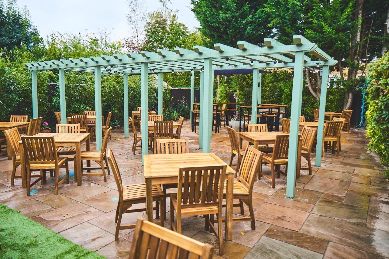 The Lord Grenfell Bed & Breakfast Maidenhead Exterior photo The pergola at the rear of the pub